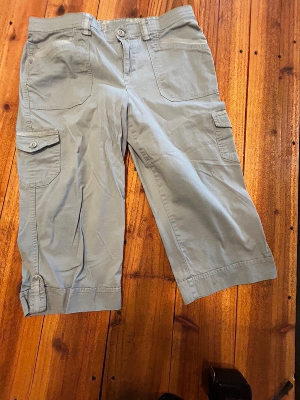 Gloria Vanderbilt Womens 12 Sage Green Cargo Capri Pants Mid Rise Utility EUC